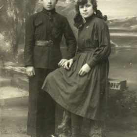 Муса Джалиль со студенткой Татрабфака Н. Насыровой. 1923